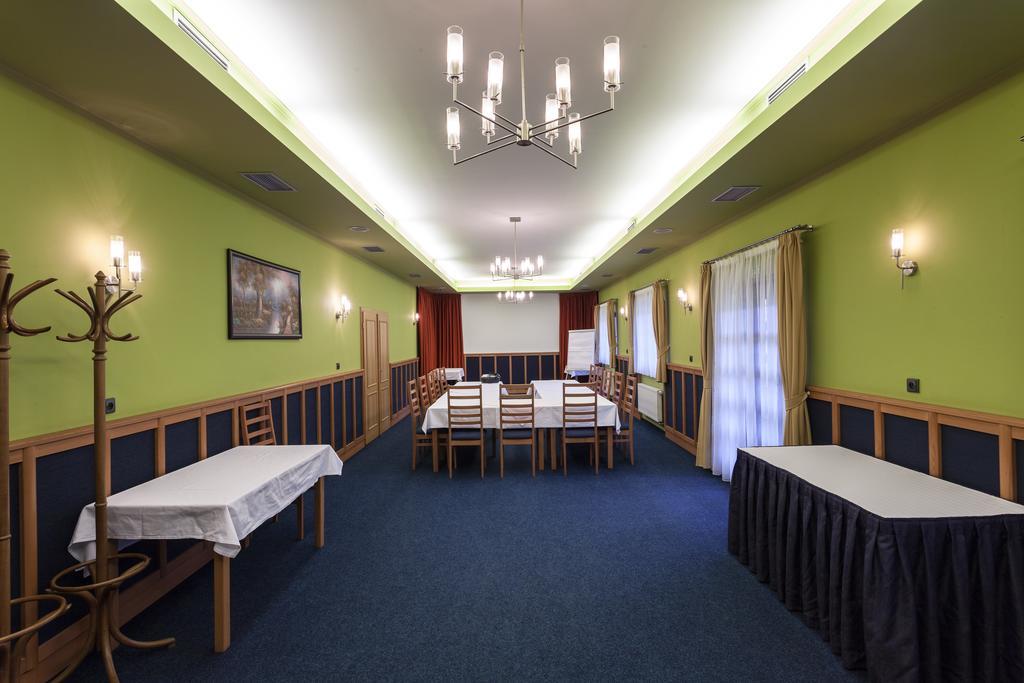 Hotel U Crlíků Tetčice